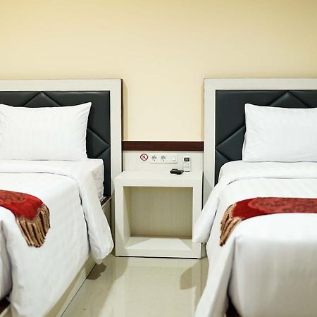 Grand Buana Lestari Hotel Padang  Exterior photo