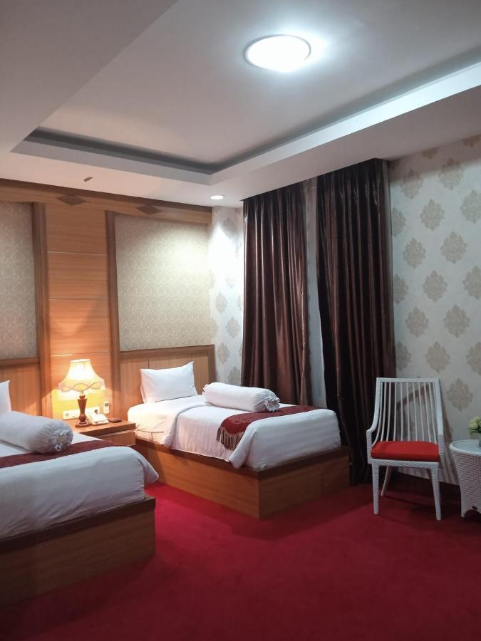 Grand Buana Lestari Hotel Padang  Exterior photo