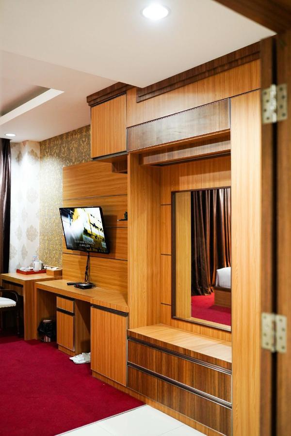 Grand Buana Lestari Hotel Padang  Exterior photo