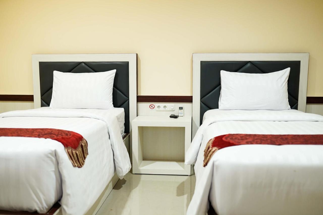 Grand Buana Lestari Hotel Padang  Exterior photo