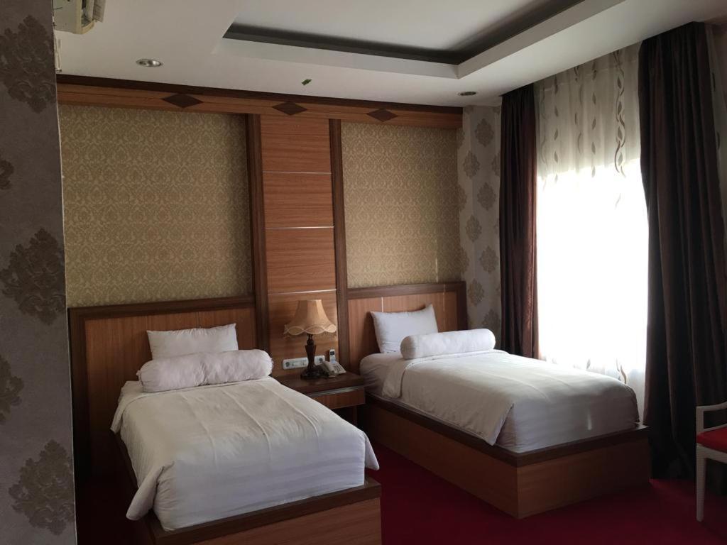 Grand Buana Lestari Hotel Padang  Exterior photo